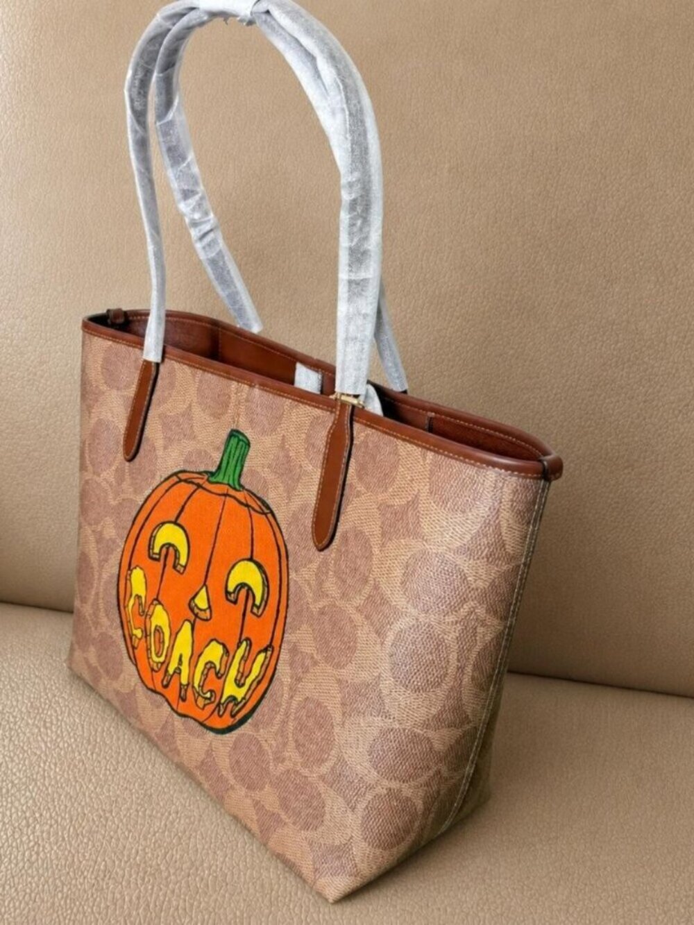 Coach Halloween Pumpkin City Tote Bag Signature Print Canvas Purse Bag NWT 2025 - Picture 3 of 7